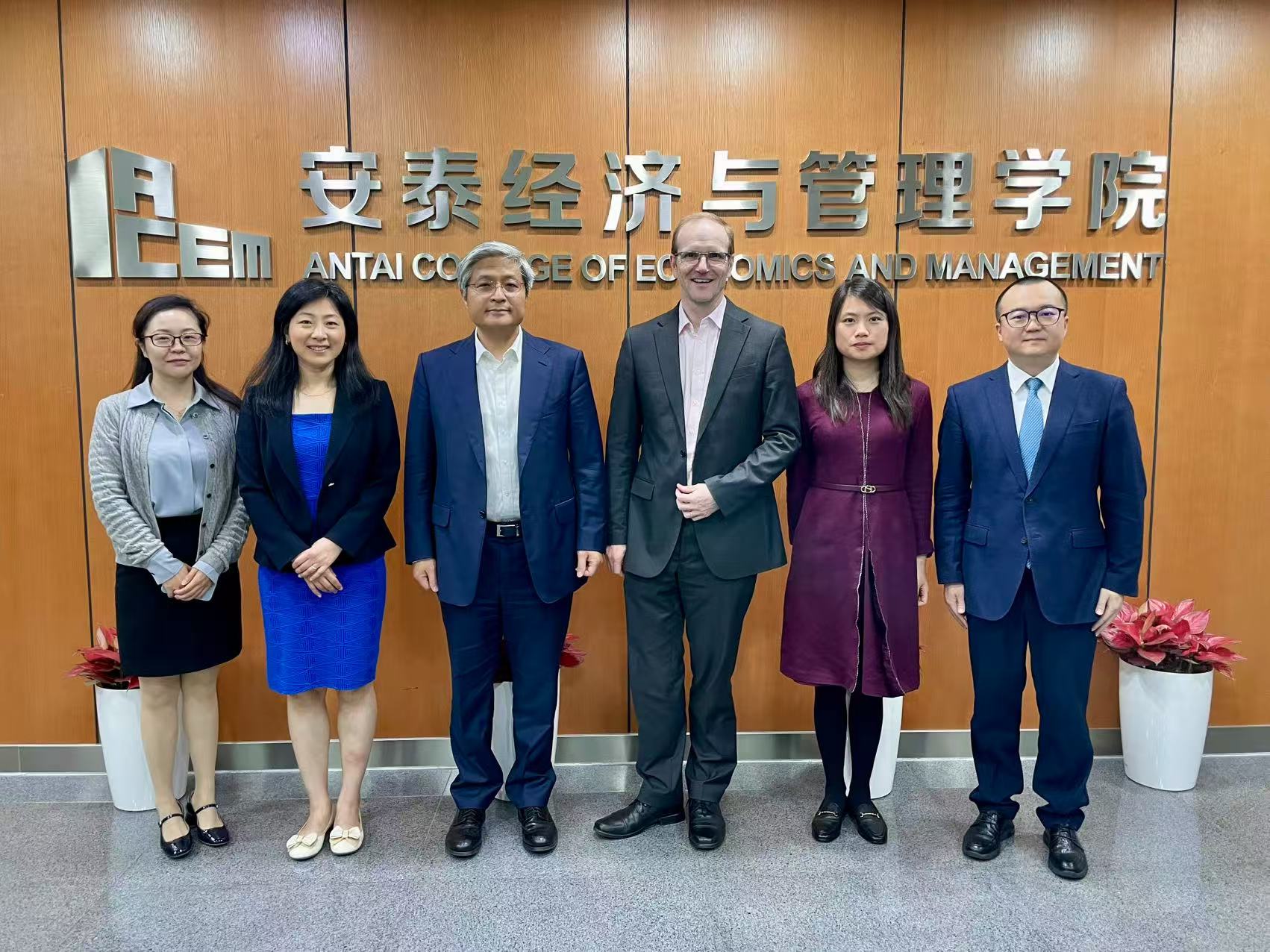 英国格拉斯哥大学亚当斯密商学院院长Graeme Roy一行来访