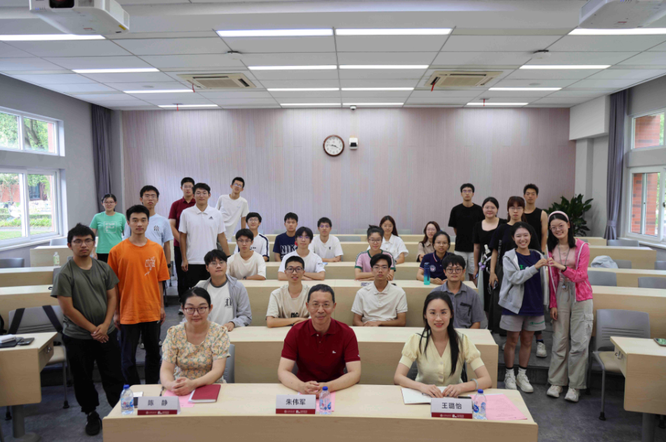 跨越四十载的传承安泰经管学院以班干部轮值制激发育人新活力
